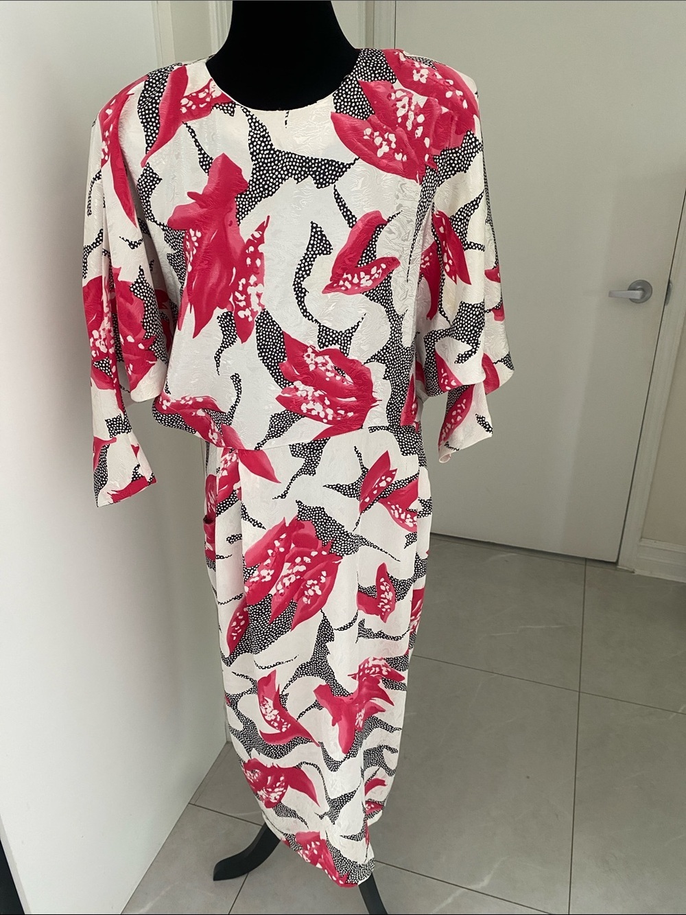 1980’s VTG CANNE COLLECTION Fuchsia Floral Print Dress Butterfly sleeves Size 10